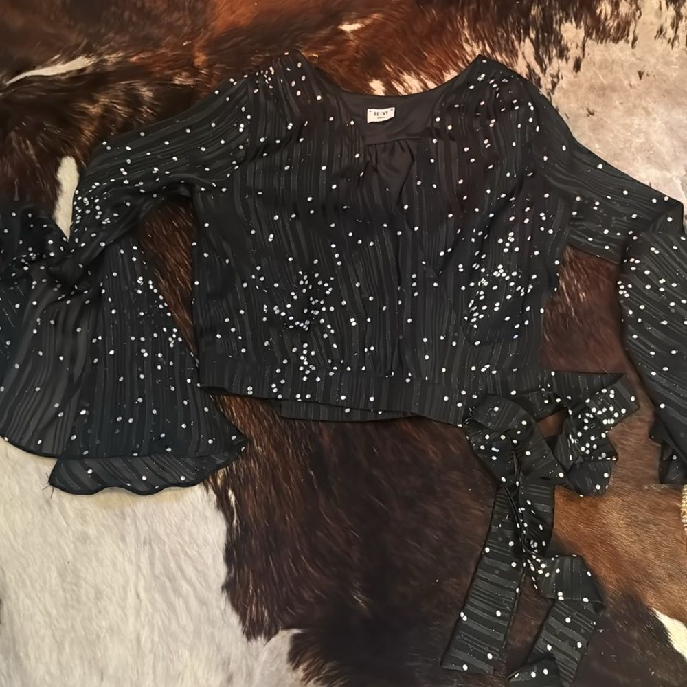 Renvy tie around top